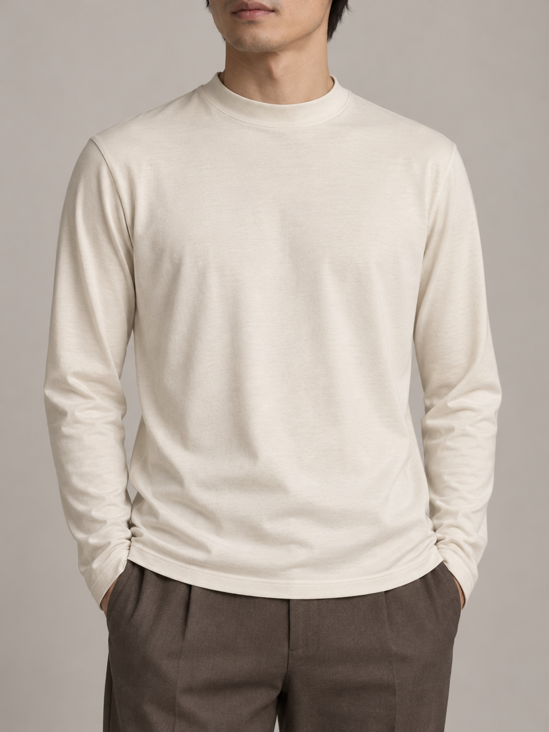 ローモックネック 長袖Tシャツ・ウォームエクリュの着用イメージ