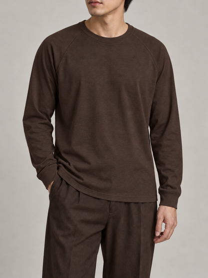 ラグランライン 長袖Tシャツ・ダークブラウンの着用イメージ