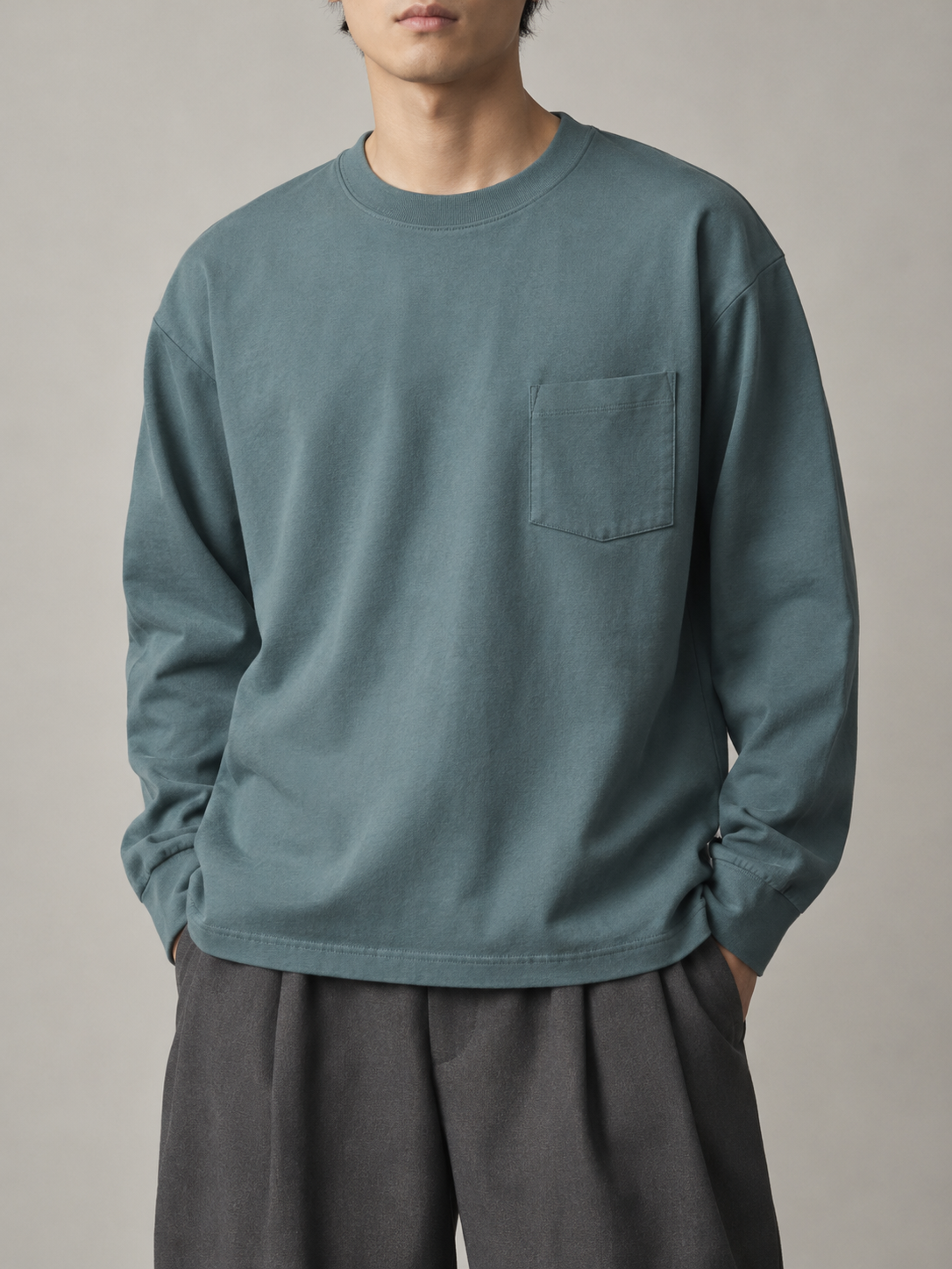 胸ポケット ボックス長袖Tシャツ・スモーキーティールの着用イメージ